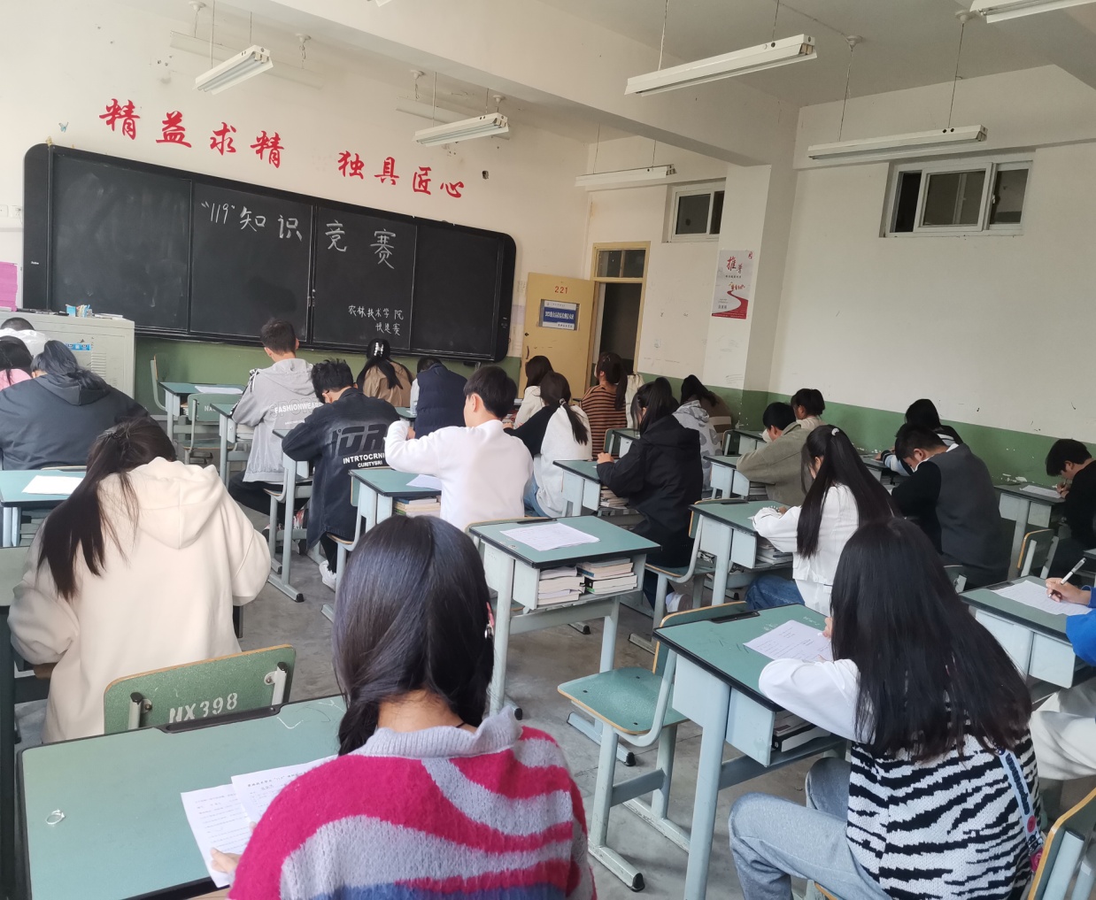 图示, 示意图
中度可信度描述已自动生成:ver1